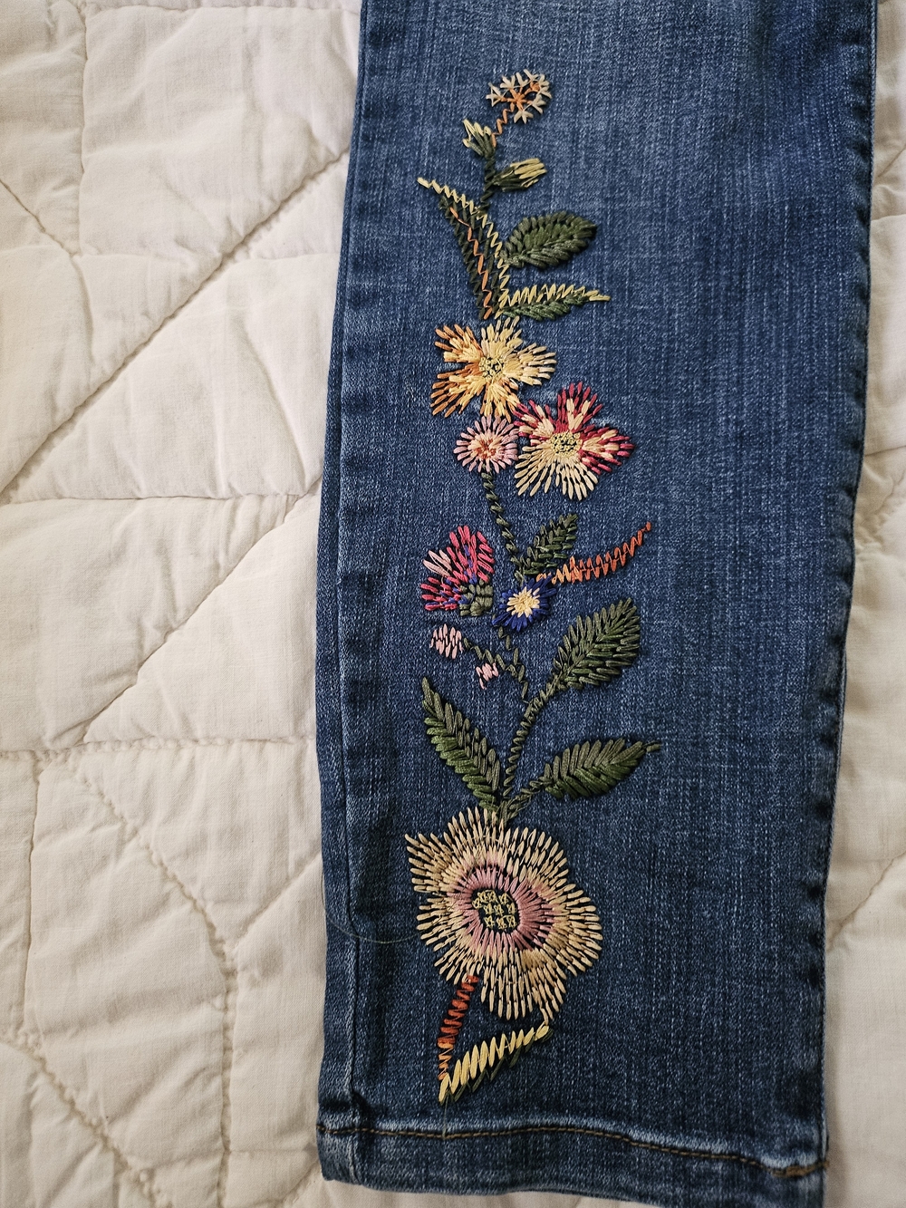 Style & Co. Curvy Skinny Leg- Floral Embroidered Jeans- Size 10 - Picture 7 of 11